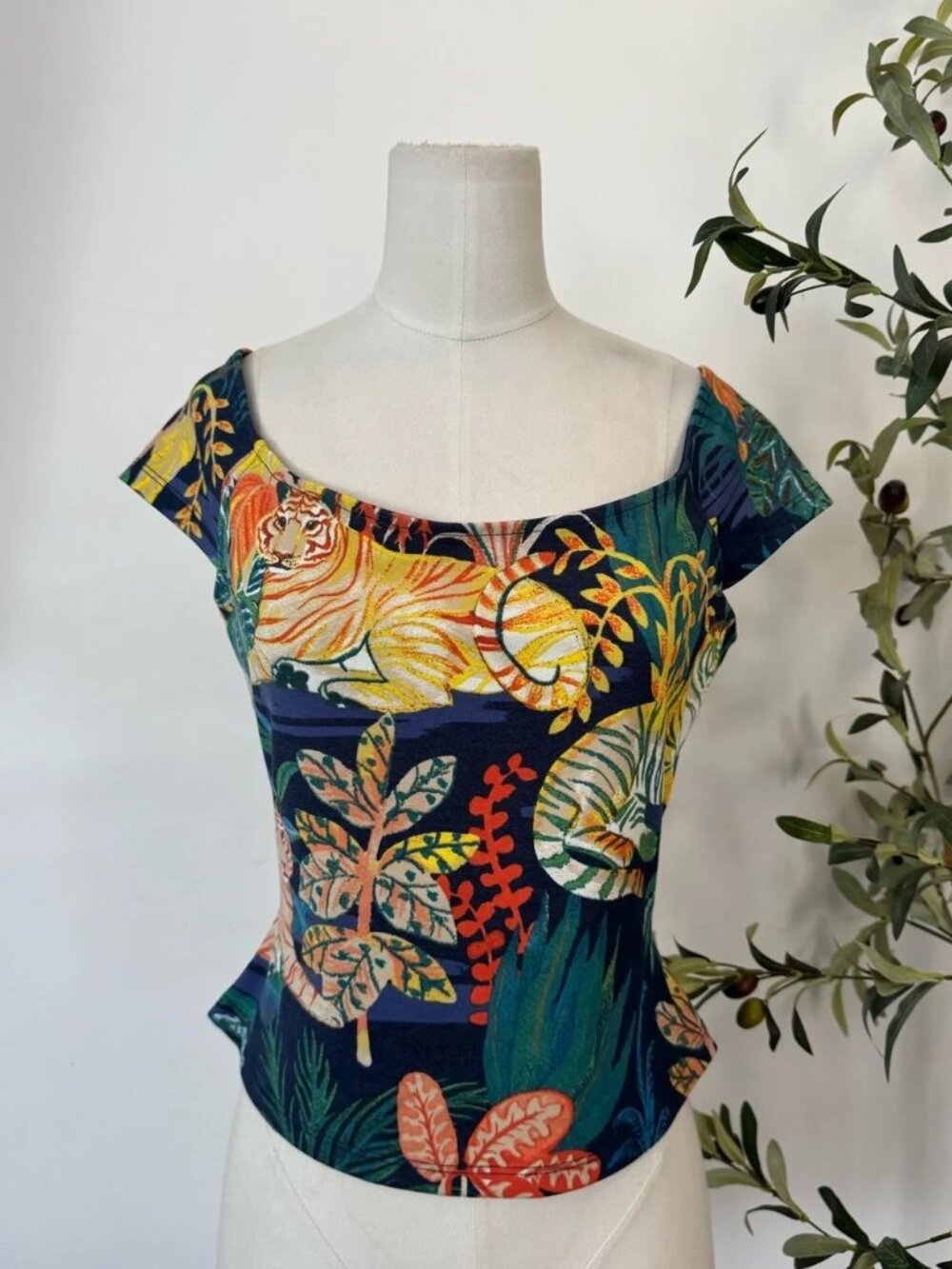Anthropologie Maeve Tiger Jungle Print Off Shoulder Knit Top M Tropical Peplum - Picture 3 of 8
